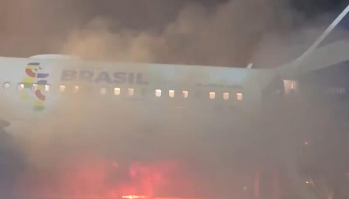 Avião é evacuado após incêndio em esteira de bagagem em