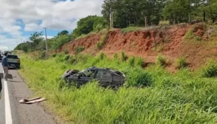 BR-122-carro-capota-e-deixa-tres-feridos-no-sudoeste-da.jpg