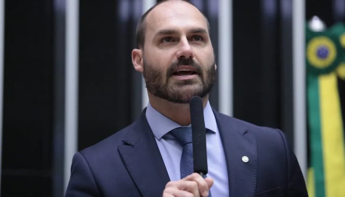 Bolsonaro Free? Eduardo vai até local sagrado em Israel e