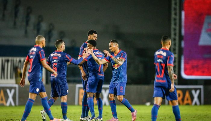 Bragantino provoca Vitória com ex-jogador do Bahia após goleada