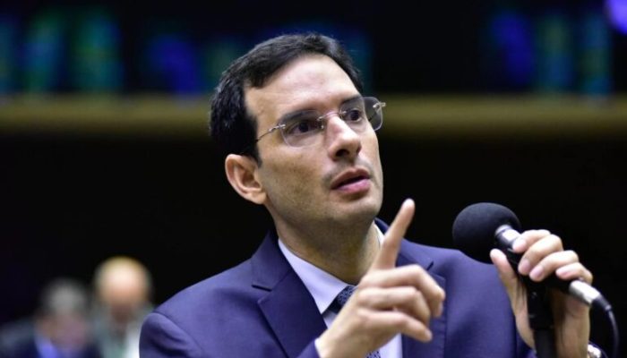 Câmara avança em proposta que encerra jornada 6×1 e cria