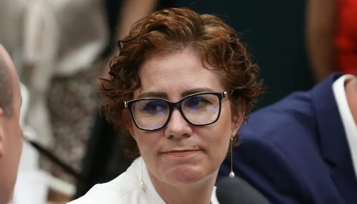 Carla Zambelli renuncia ao mandato de deputada federal