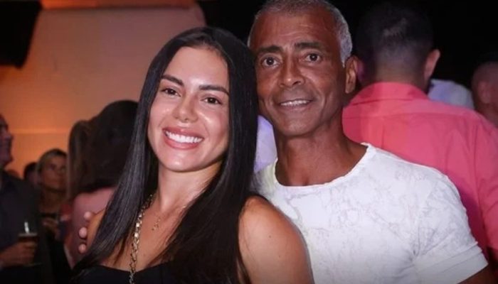 Com quase 60 anos, Romário volta a ser visto com