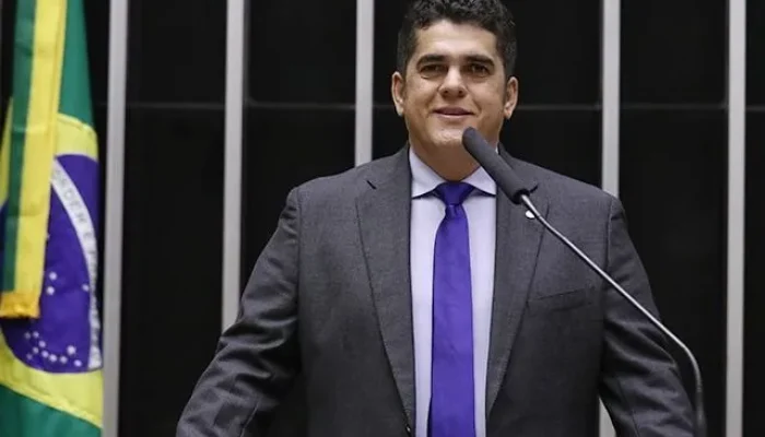 Deputado teria jogado celular pela janela para evitar apreensão