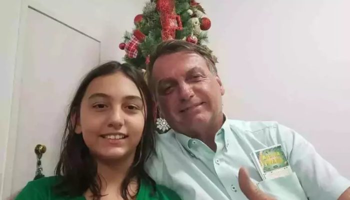 Detalhe chama a atenção durante visita de à Bolsonaro na