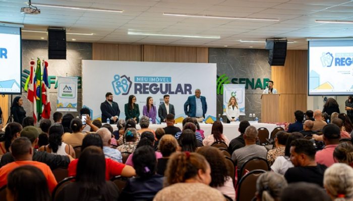 Entrega de títulos garante segurança jurídica a 200 famílias em