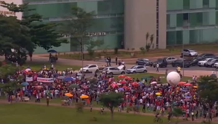 Esquerda faz manifestações pelo país contra PL da dosimetria