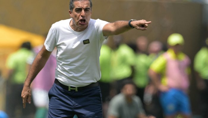 Ex-Bahia tem mala cheia de camisas de times brasileiros furtada