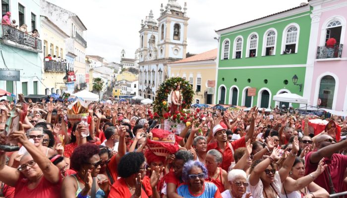 Festa de Santa Bárbara lota Pelourinho