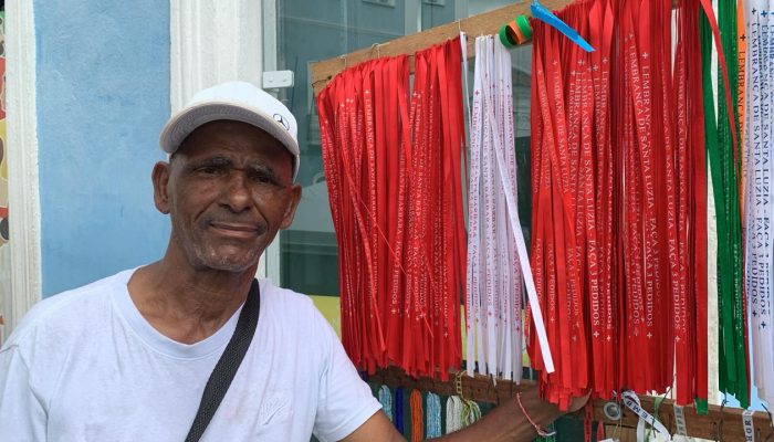 Festa de Santa Bárbara movimenta trabalho de ambulantes em Salvador
