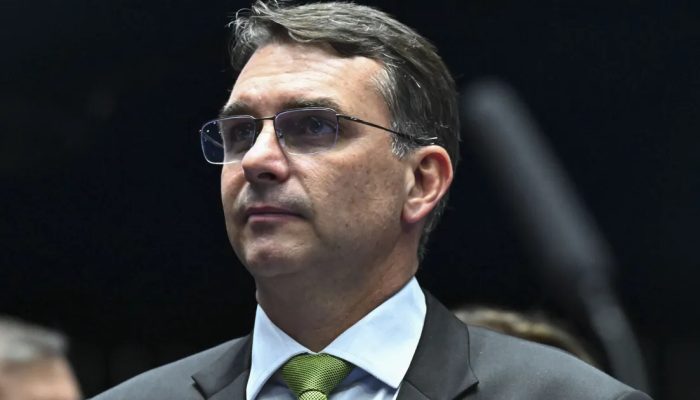 Flavio-Bolsonaro-3-e1764990194148.jpg