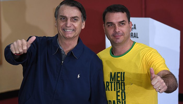Flávio Bolsonaro cita Deus ao reagir a missão política para