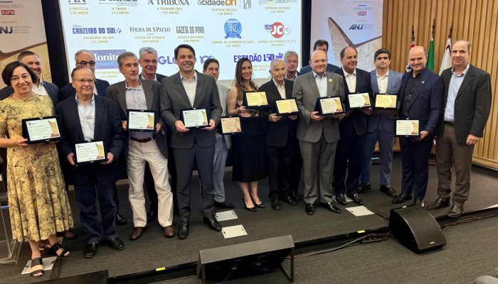 Gazeta do Povo é homenageada pela ANJ