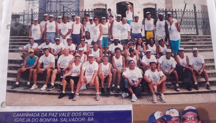 Grupo de amigos celebra 44 anos com caminhada até a