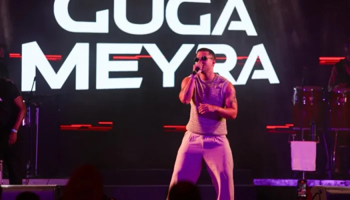 Guga Meyra surpreende público ao cantar aposta do Carnaval na