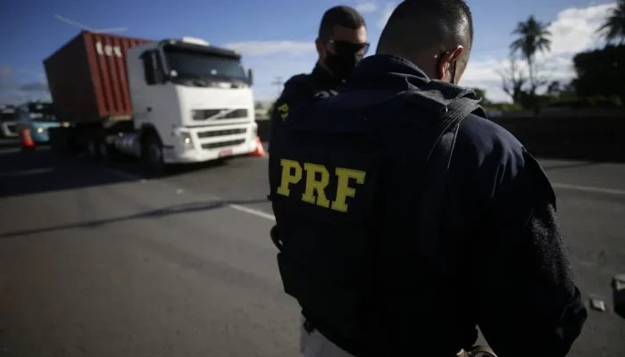 Homem morre atropelado na BR-116 e motorista foge sem prestar