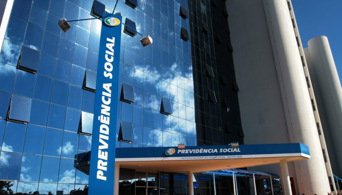 INSS suspende 4 bancos do consignado; aposentados e pensionistas em