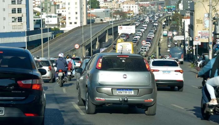 IPVA-2025-Transito-em-Belo-Horizonte-avenida-Cristiano-Machado.jpg