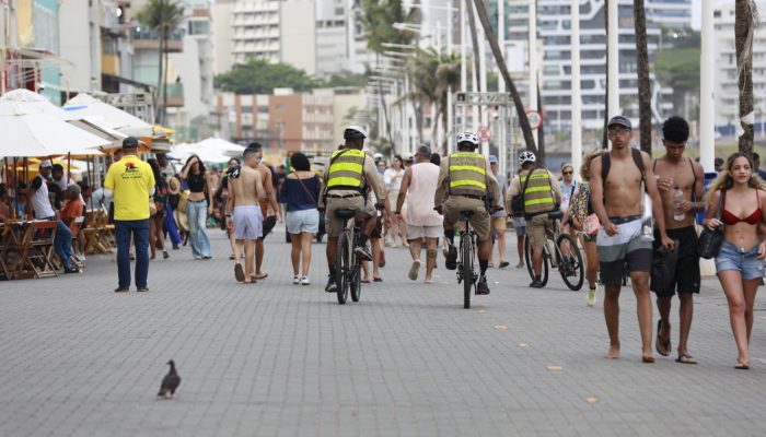 Já viu? Policiais em bicicletas reforçam segurança na orla de