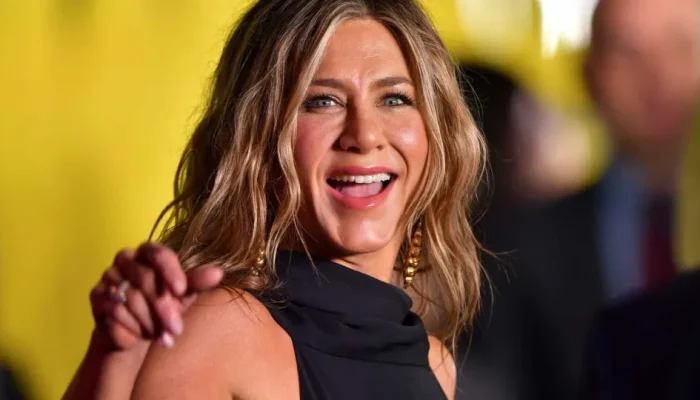 Jennifer-Aniston-faz-primeiro-post-oficial-com-namorado-Jim-Curtis.webp.webp
