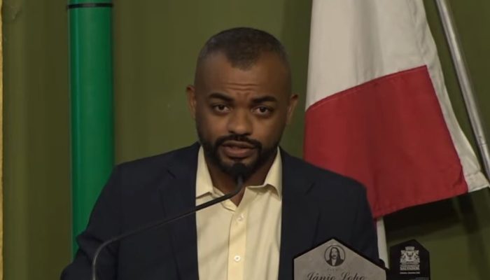 Jornalista de A TARDE recebe prêmio Jânio Lopo pela terceira