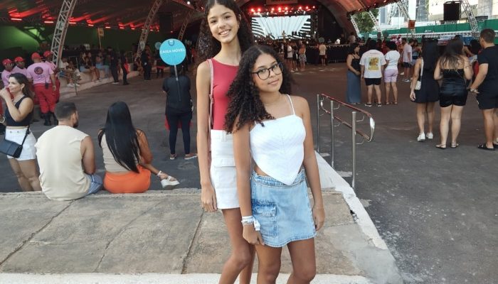 Jovens lotam a Arena A TARDE para prestigiar Léo Foguete