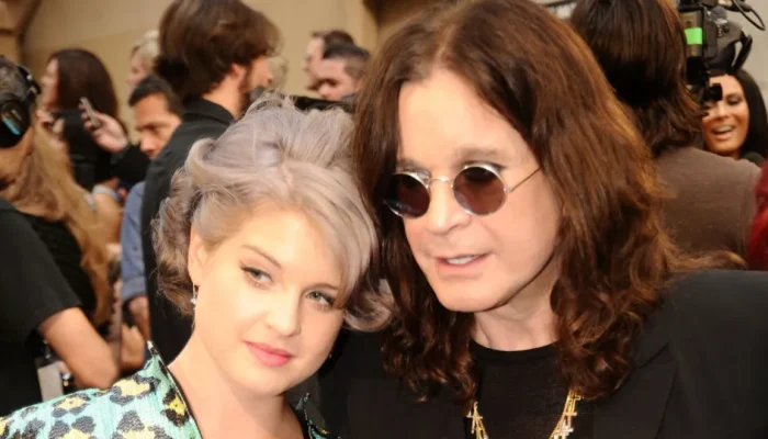 Kelly-Osbourne-enfrenta-a-dor-do-primeiro-Natal-sem-o.webp.webp