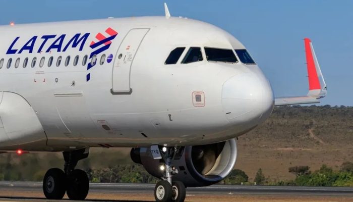 Latam abre processo seletivo de pilotos com bonificação de R$