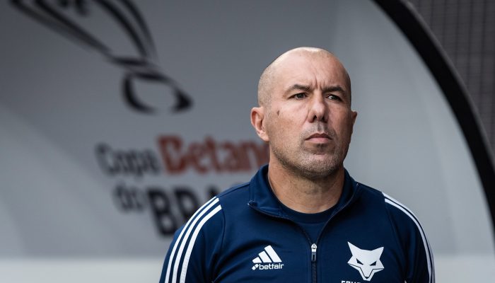 Leo Jardim decide deixar o Cruzeiro após eliminação na Copa