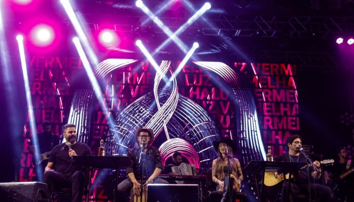 Luz Vermelha e Filomena Bagaceira incendiam Fenagro com forró e