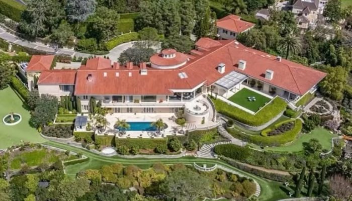 Mansão de R$ 815 milhões vai à venda com cinema,