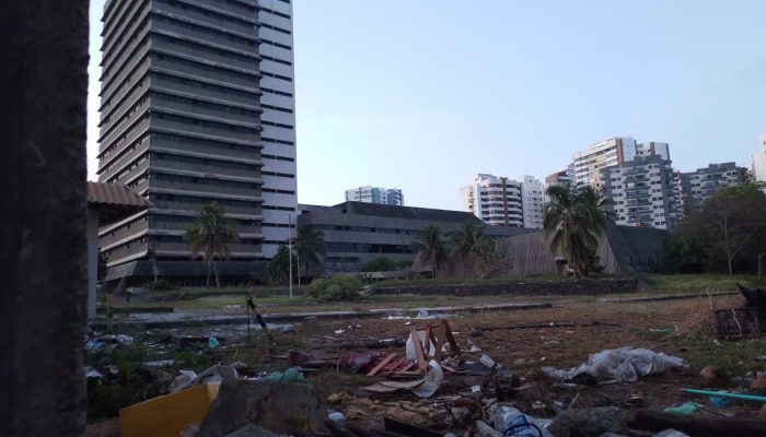 Moradores da Pituba denunciam furtos em antigo prédio dos Correios