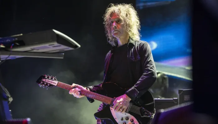 Morre-Perry-Bamonte-guitarrista-do-The-Cure-aos-65-anos.webp.webp