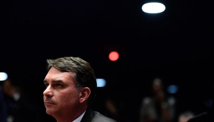 Mudanca-em-relacao-ao-STF-marca-trajetoria-de-Flavio-Bolsonaro.jpg