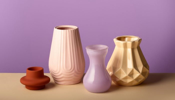 Mulher compra vaso em brechó e vende por quase R$