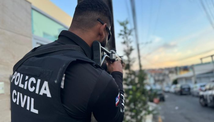 Mulher é presa por tráfico de drogas em Lauro de