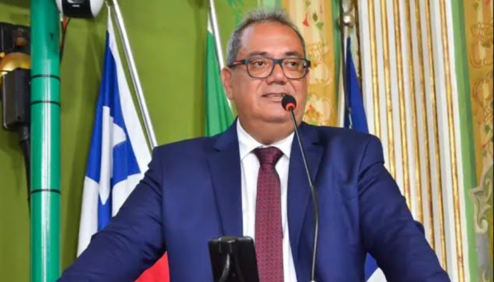 Muniz homenageia Concurso Jovem Jornalista por impacto na educação