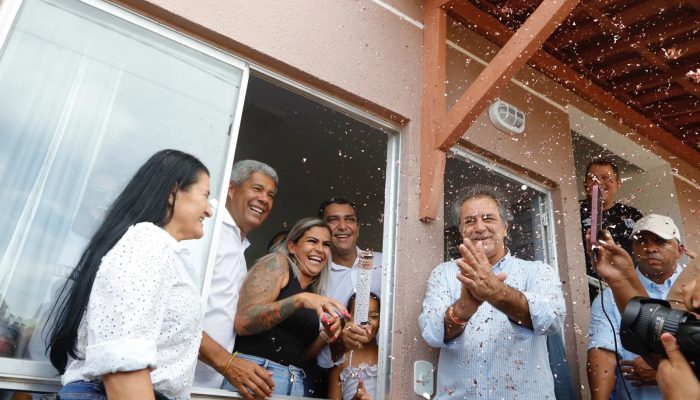 O-Governador-Jeronimo-Rodrigues-inaugura-500-moradias-e-entrega-obras.jpeg