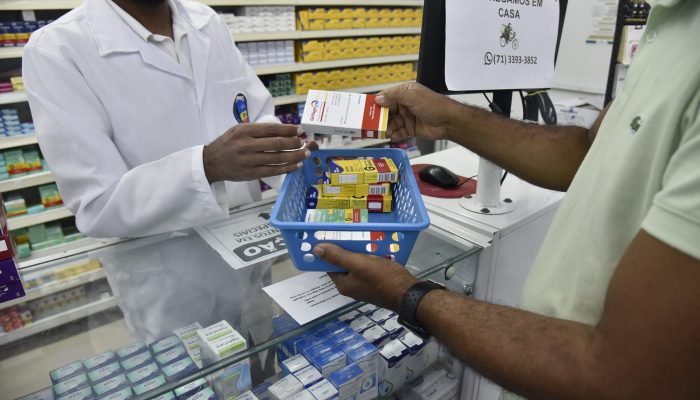 O perigo nas farmácias