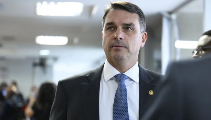 O-senador-Flavio-Bolsonaro-e1765906268178.jpg