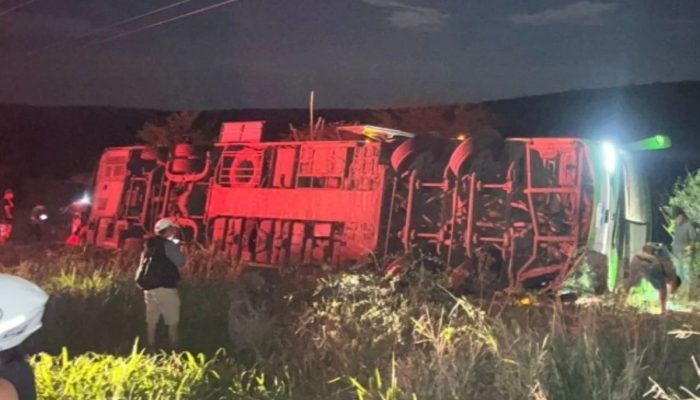 Onibus-de-turismo-tomba-na-BA-026-entre-Planaltino-e-Nova.jpg