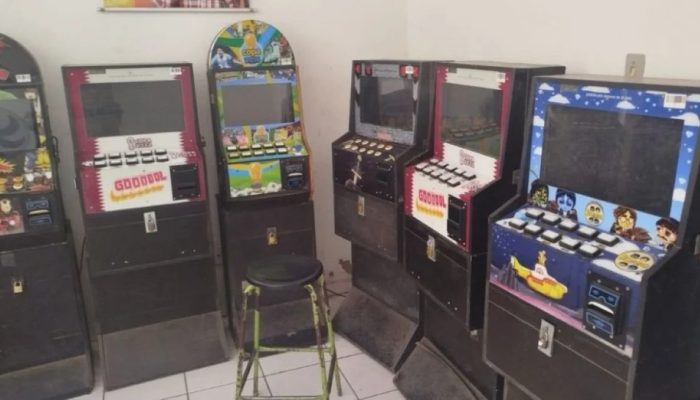 PM-apreende-maquinas-caca-niqueis-durante-Operacao-Forca-Total-em-Feira.jpg
