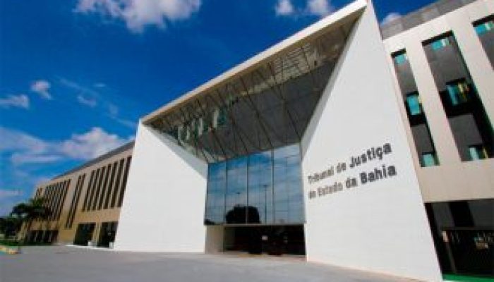 Pai e filho matam homem em briga por jogo e