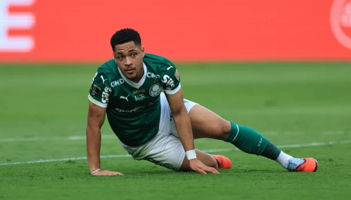 Palmeiras-avisa-mercado-que-nao-vende-Vitor-Roque-agora-mas.webp.webp
