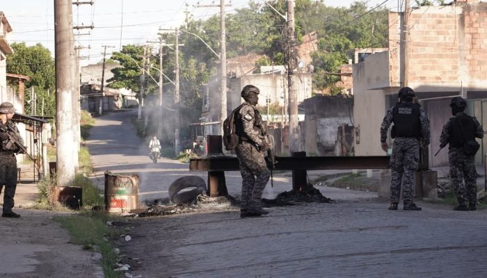Polícia busca líder do CV e mais 43 em nova