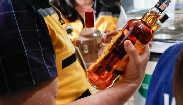 Procon fiscaliza bebidas em mais de mil estabelecimentos