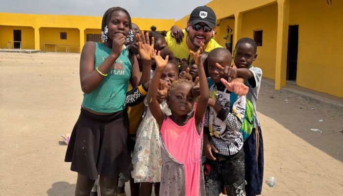 Projeto social da África é suspenso após confusão com blogueiras