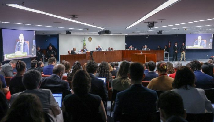 STF decide hoje se mantém cassação de Carla Zambelli