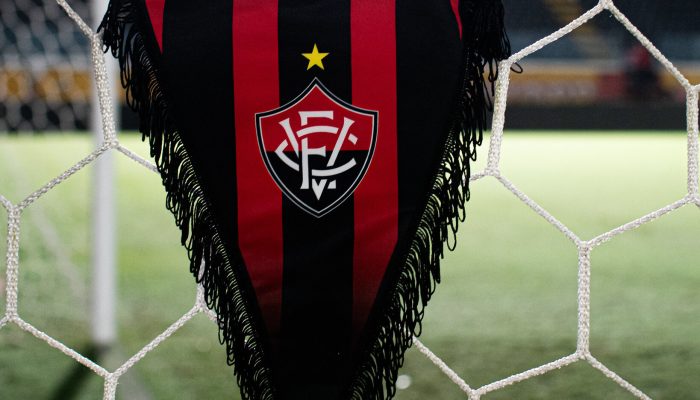 Sem titular, Vitória relaciona 23 atletas para jogo com o