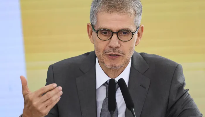 Sidônio rebate Alcolumbre e nega interferência do governo no Senado